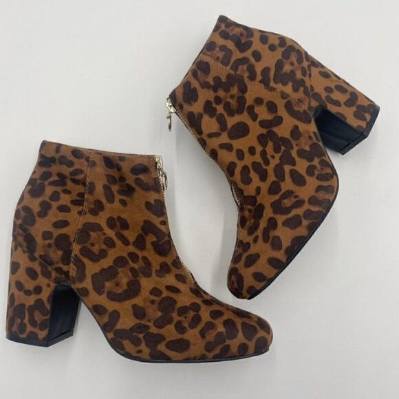 New Comfort Brand Leopard Print Velvet Chunk Heel Booties 8 - Picture 1 of 10